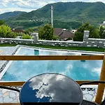 Mimani Stone House Roshnik