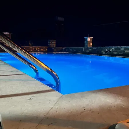 Mimani Stone House Roshnik