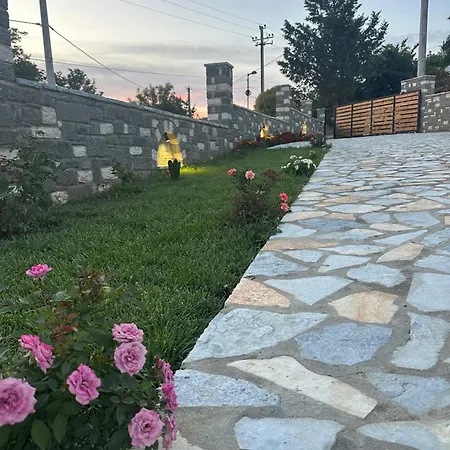 Mimani Stone House Roshnik