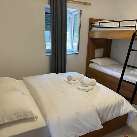 Mimani Stone House Guest house Roshnik