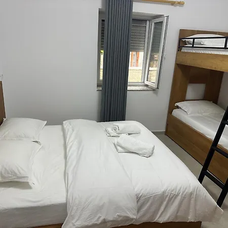 Mimani Stone House Guest house Roshnik