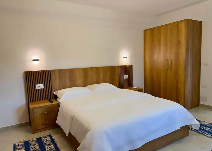 Mimani Stone House Roshnik