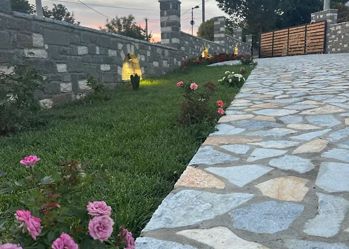 Mimani Stone House Roshnik